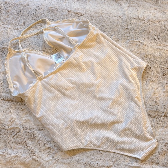 *Final Sale* H&M One Piece - XL - Picture 6 of 7